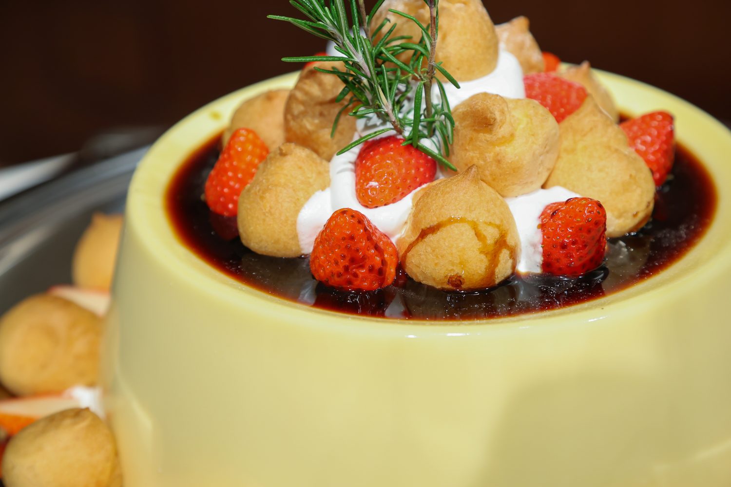 ケーキでは無く、バケツプリンでの入刀セレモニー🍮❤