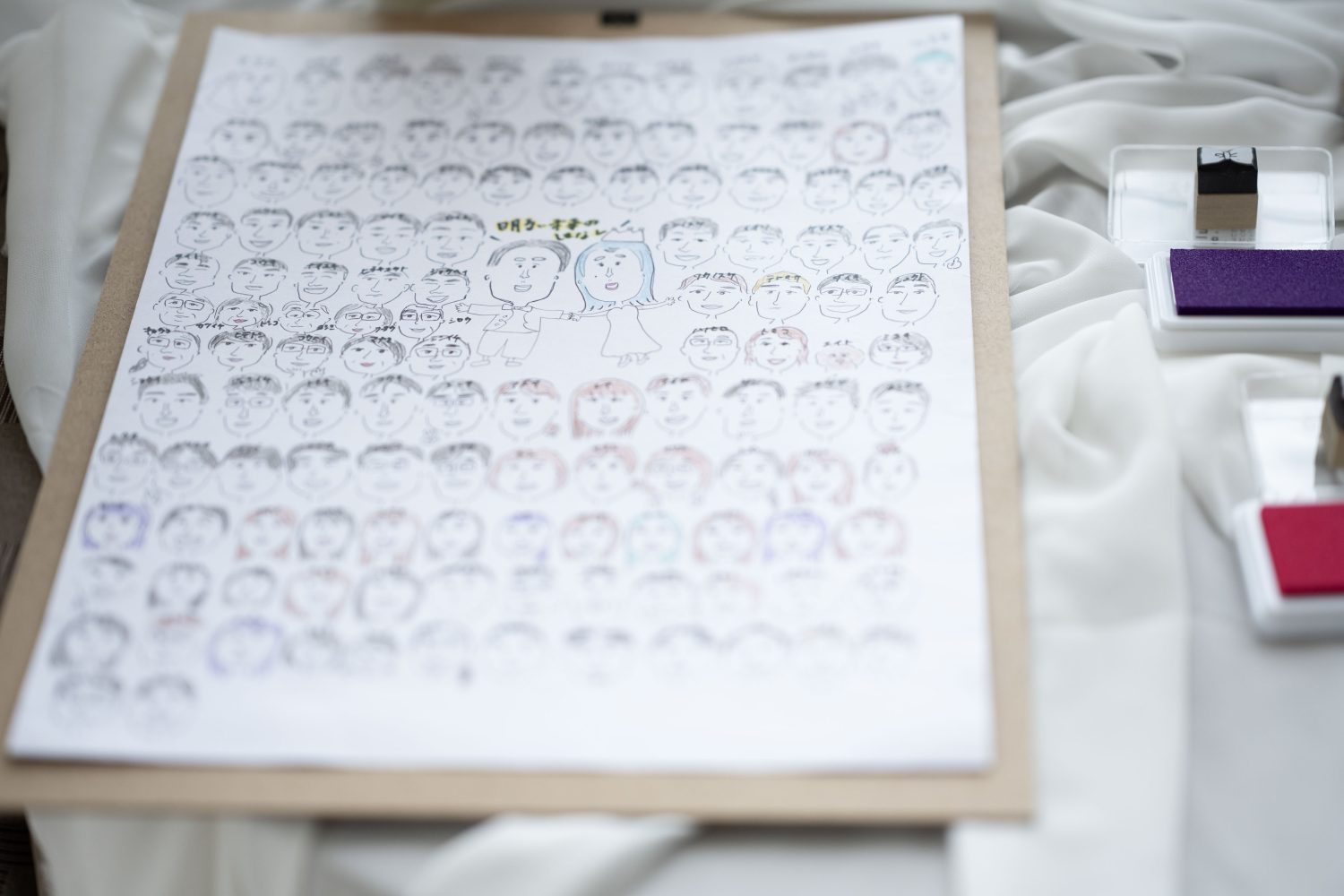新婦様がゲスト全員分の似顔絵を描いた結婚証明書