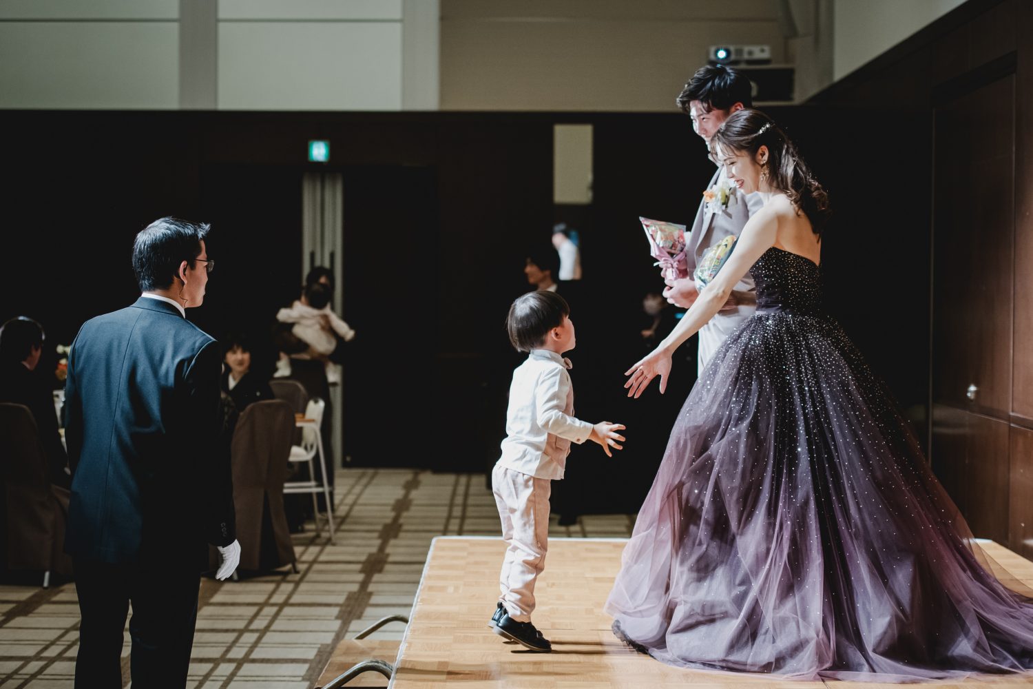 披露宴終盤、リングボーイを頑張ってくれたお子様へお返しのプレゼント🎁♡