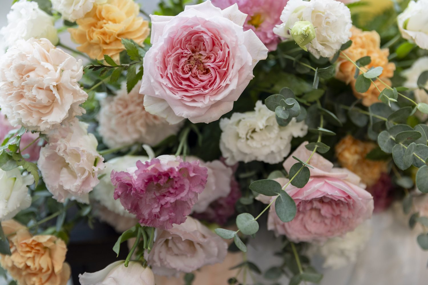 お好きなお花、カラー、ドレスとの相性などプロのお花屋さんがトータルバランスを見極め、コーディネートしてくれます