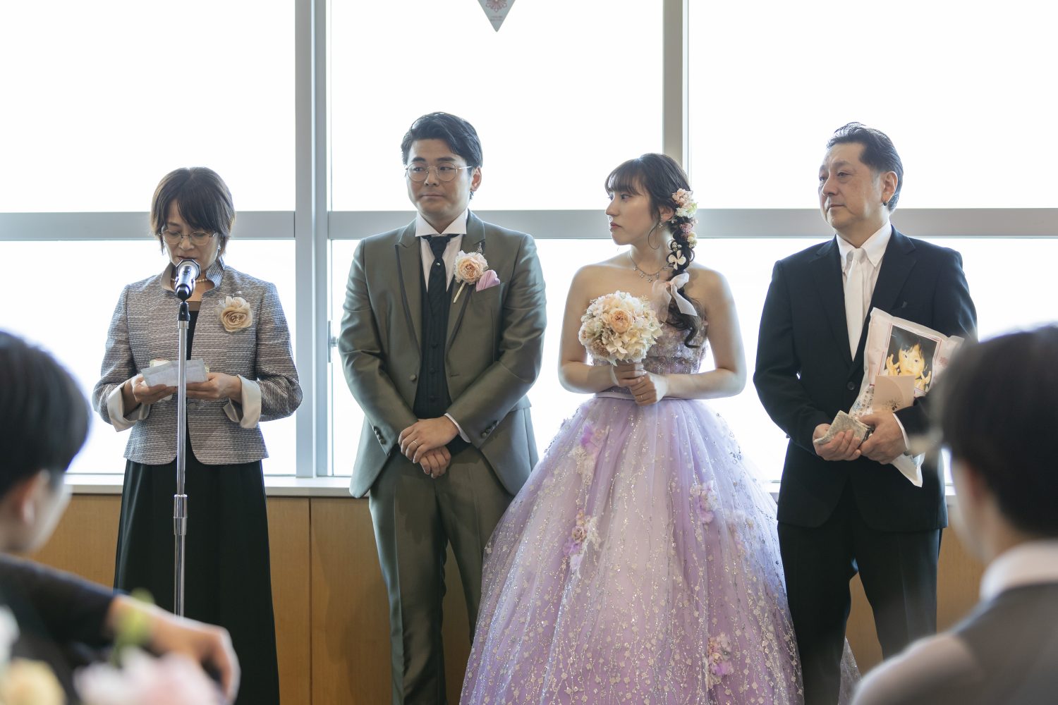 ご両家代表謝辞は新郎様のお母様へ。前日に突如として言われ困惑されたようでしたが素敵な締めくくりに。軽快な挨拶に会場からは思わず笑顔も溢れました。