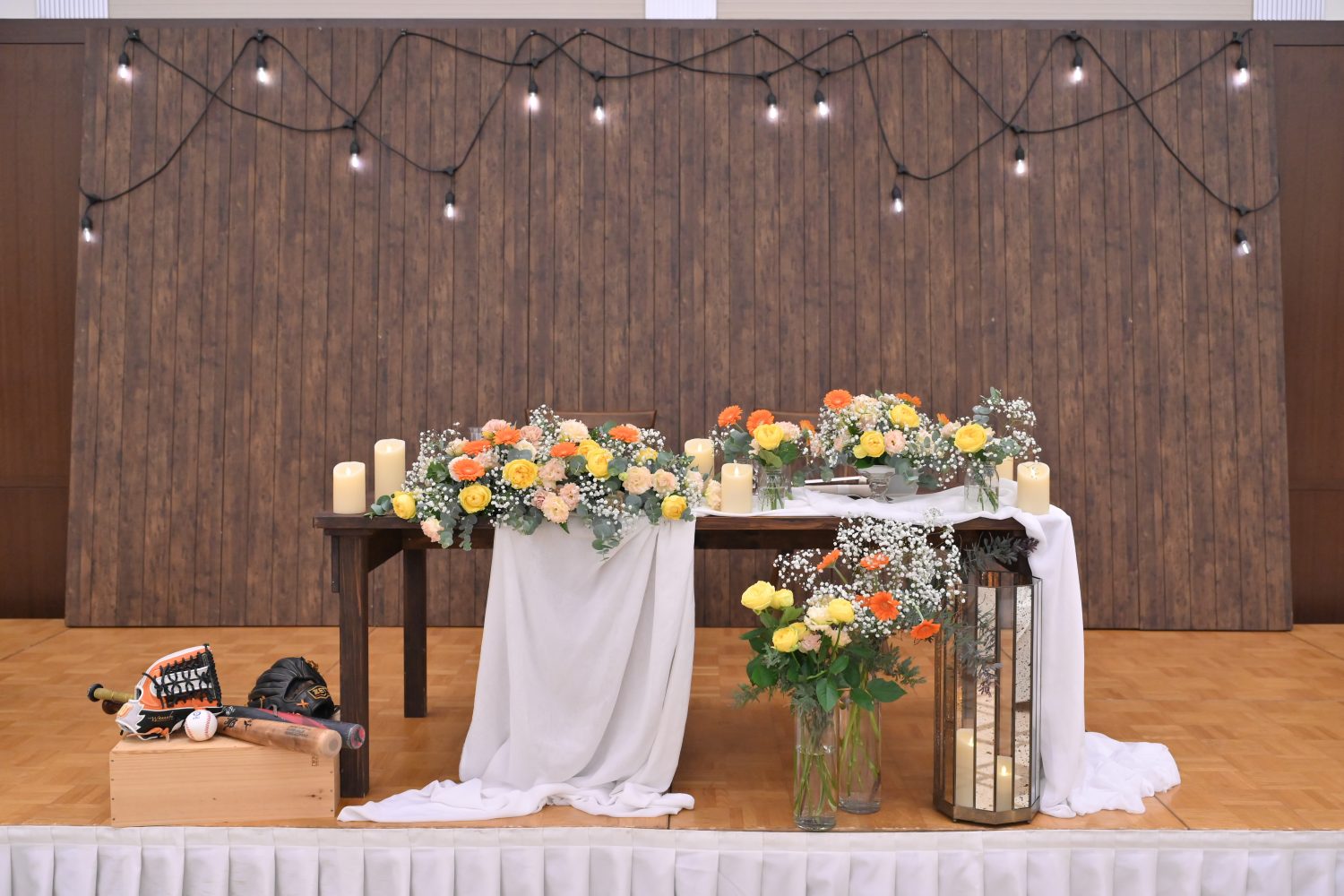Maine Table💛イエローやオレンジのフラワーがポップな印象を与えます
