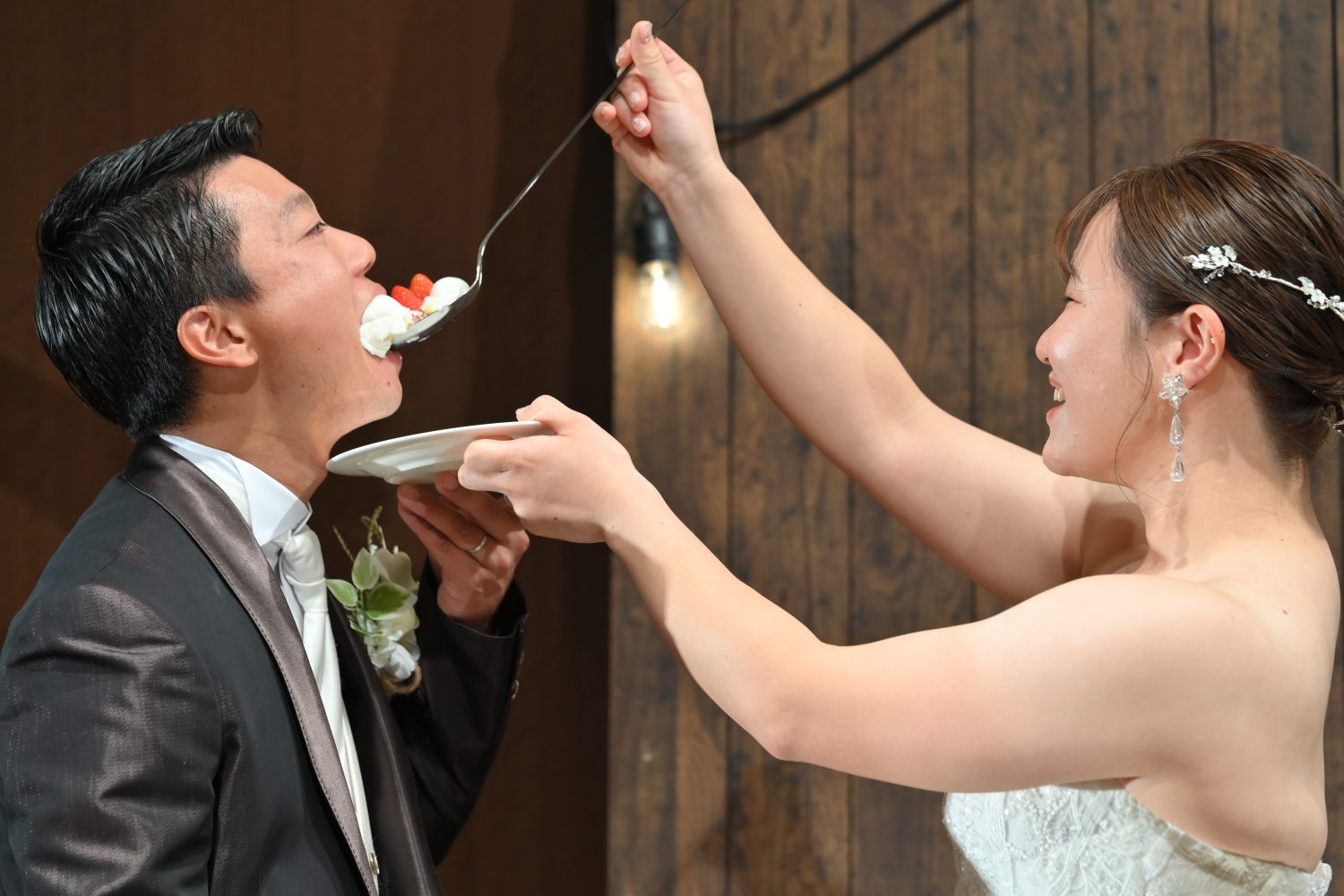 新郎新婦様で行う「ファーストバイト」