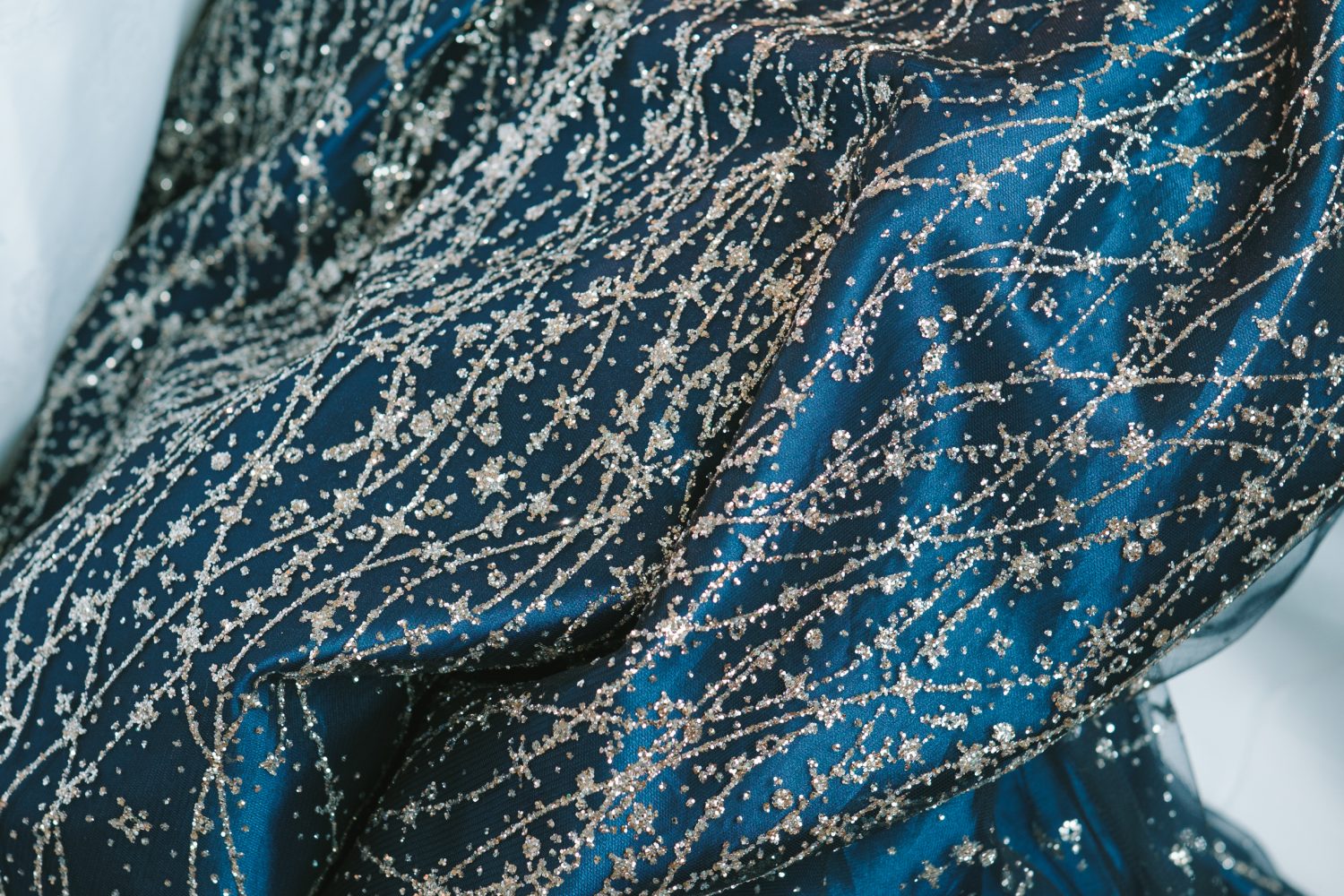 装いを新たに再入場！初めてお会いした際にカクテルドレスはネイビーを着ますとおっしゃっていた新婦様。プランナーも当日にお目にかかれて幸せな気持ちでした。