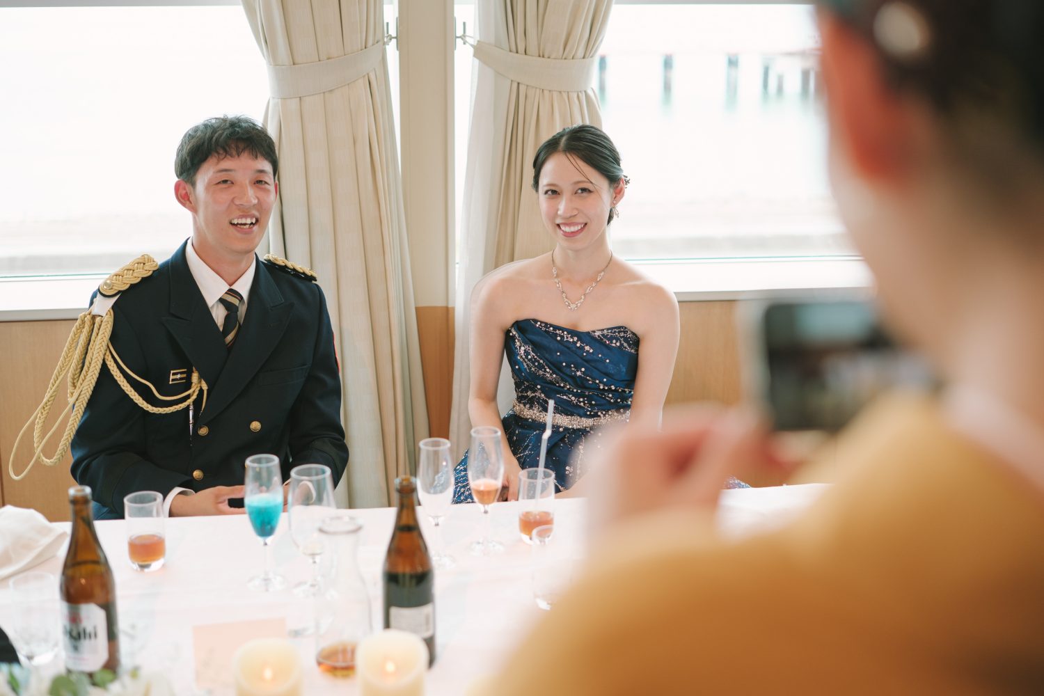 装いを新たに再入場！初めてお会いした際にカクテルドレスはネイビーを着ますとおっしゃっていた新婦様。プランナーも当日にお目にかかれて幸せな気持ちでした。